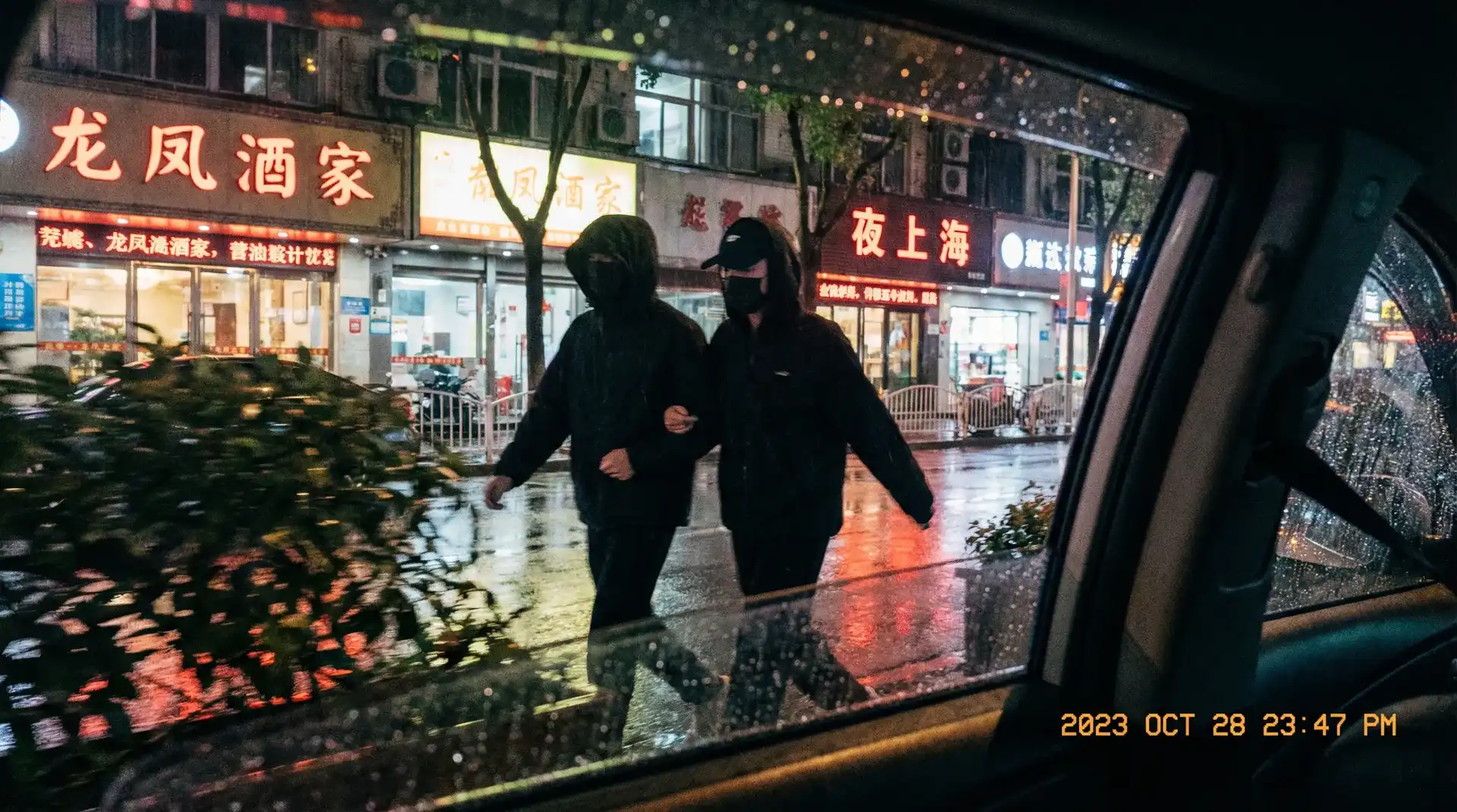 八方体育官网 - 顶流明星深夜密会现场抓拍照片